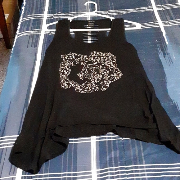 Hot Topic Tops - Studded rose tank top from hot topic